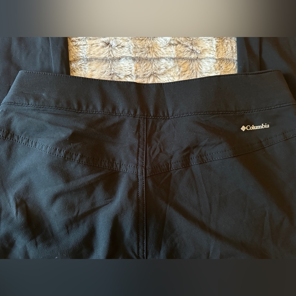 Columbia Black Cargo Pants with Technical Fabric - Picture 3 of 6